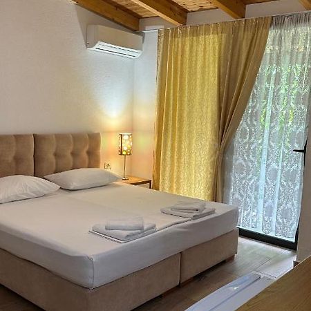 Laura Room'S Sarandë エクステリア 写真